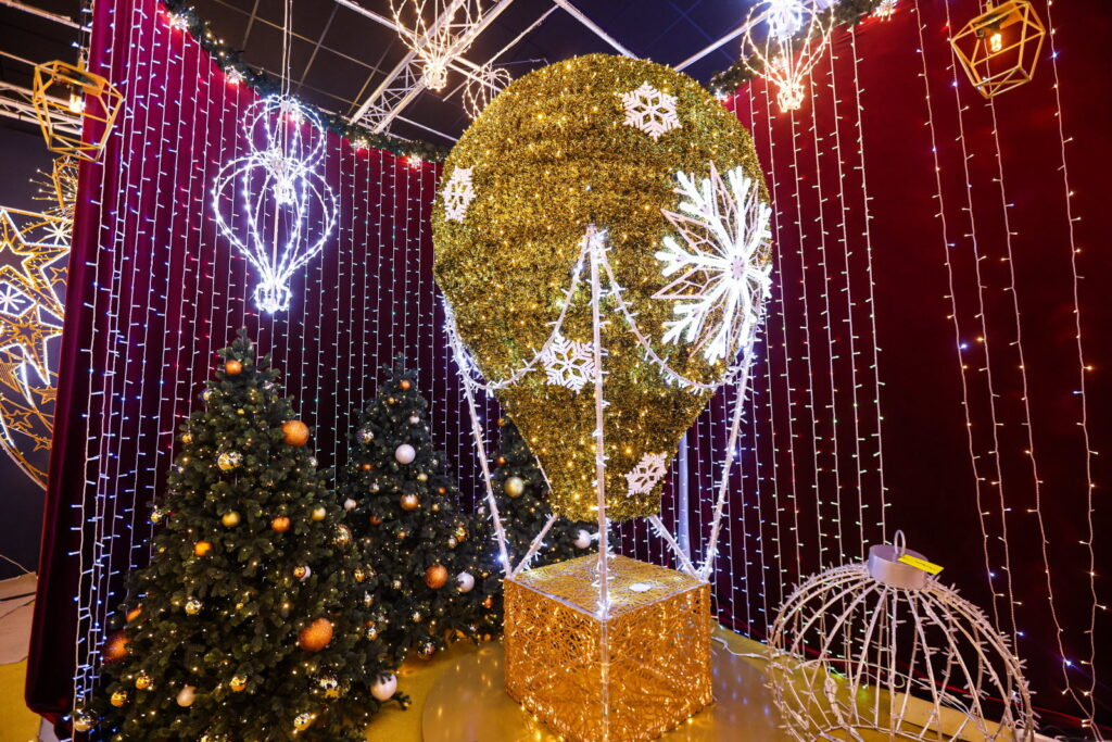 Corner noel sapin Pere noel geant Noel en entreprise PSB Lounge illumine vos evenements en Occitanie