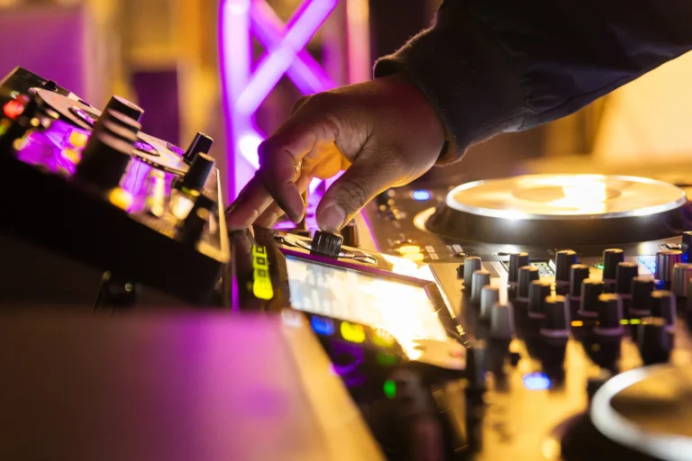 psb-lounge-agence-evenementielle-toulouse-sonorisation-audiovisuel-eclairage-location-materiel-evenement-occitanie-article-prestataire-6