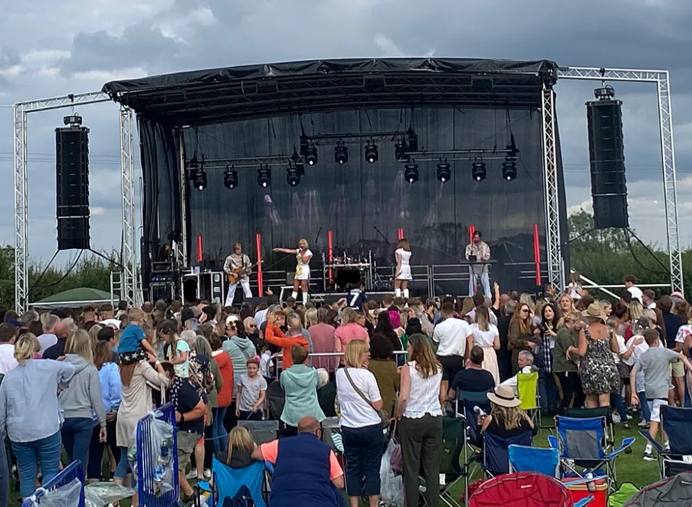 dimensions scène mobile